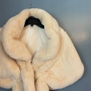 Faux White Fur Wrap, a winter season must!